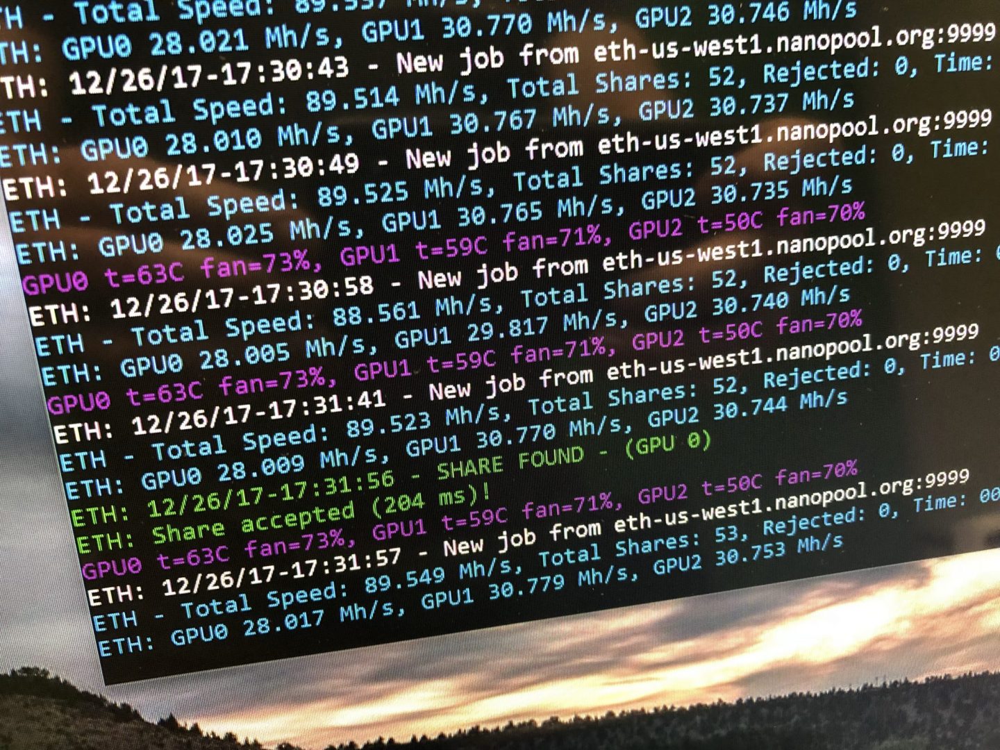 3 CARD SAPPHIRE NITRO+ RX 580 BUILD IS LIVE & MINING ETHEREUM