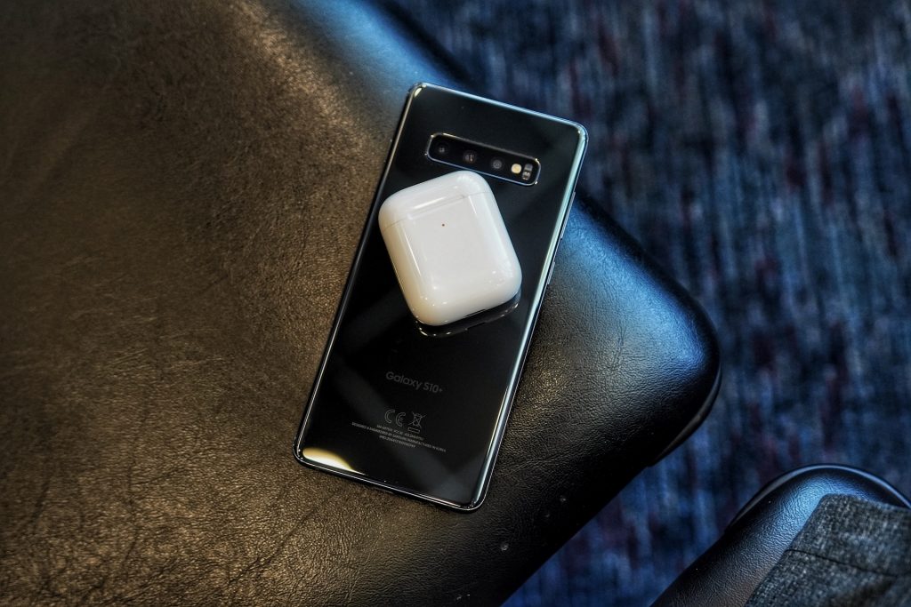 Samsung Galaxy S10 Wireless Device Charging